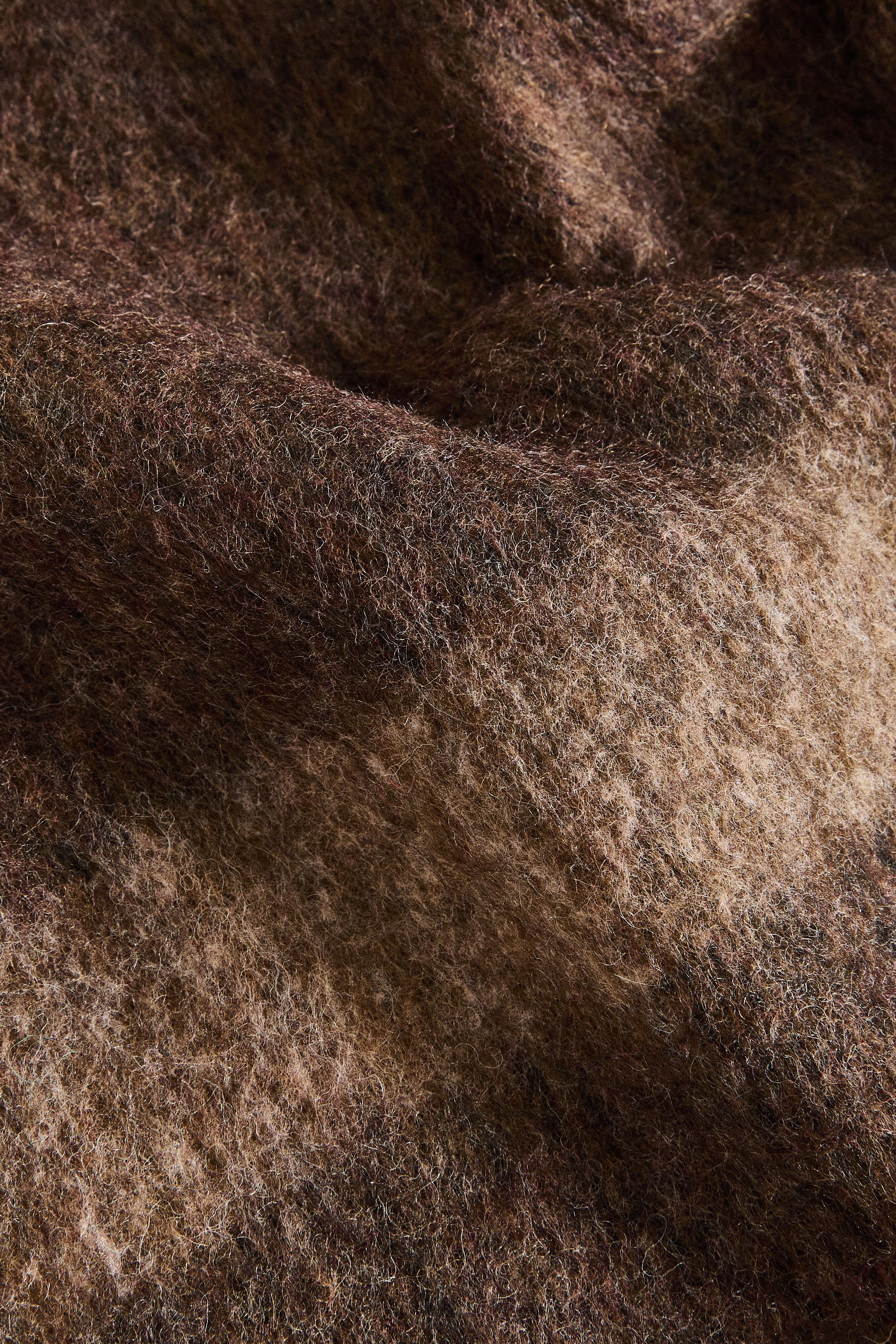 SOFT STRIPED BLANKET